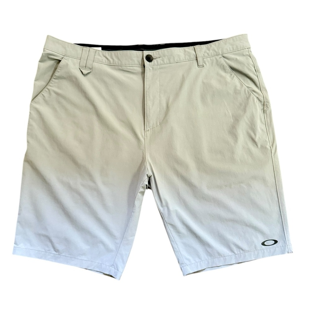 OAKLEY Men’s Gray Regular Fit Take Pro 18’ Shorts - Size 40